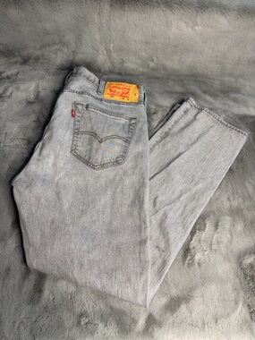 Levi's Men's Light Gray Relaxed Fit Jeans
